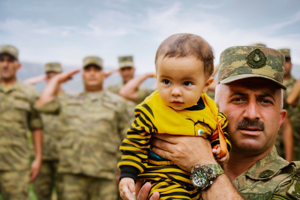 Şəhid övladları "Əsgərə salam" layihəsində - FOTO